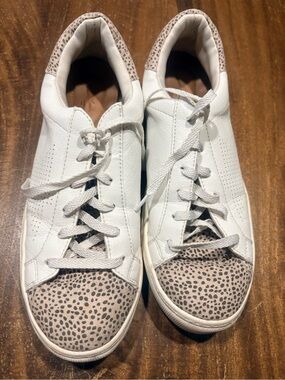 Universal Thread White Spotted Sneakers Women’s 9.5